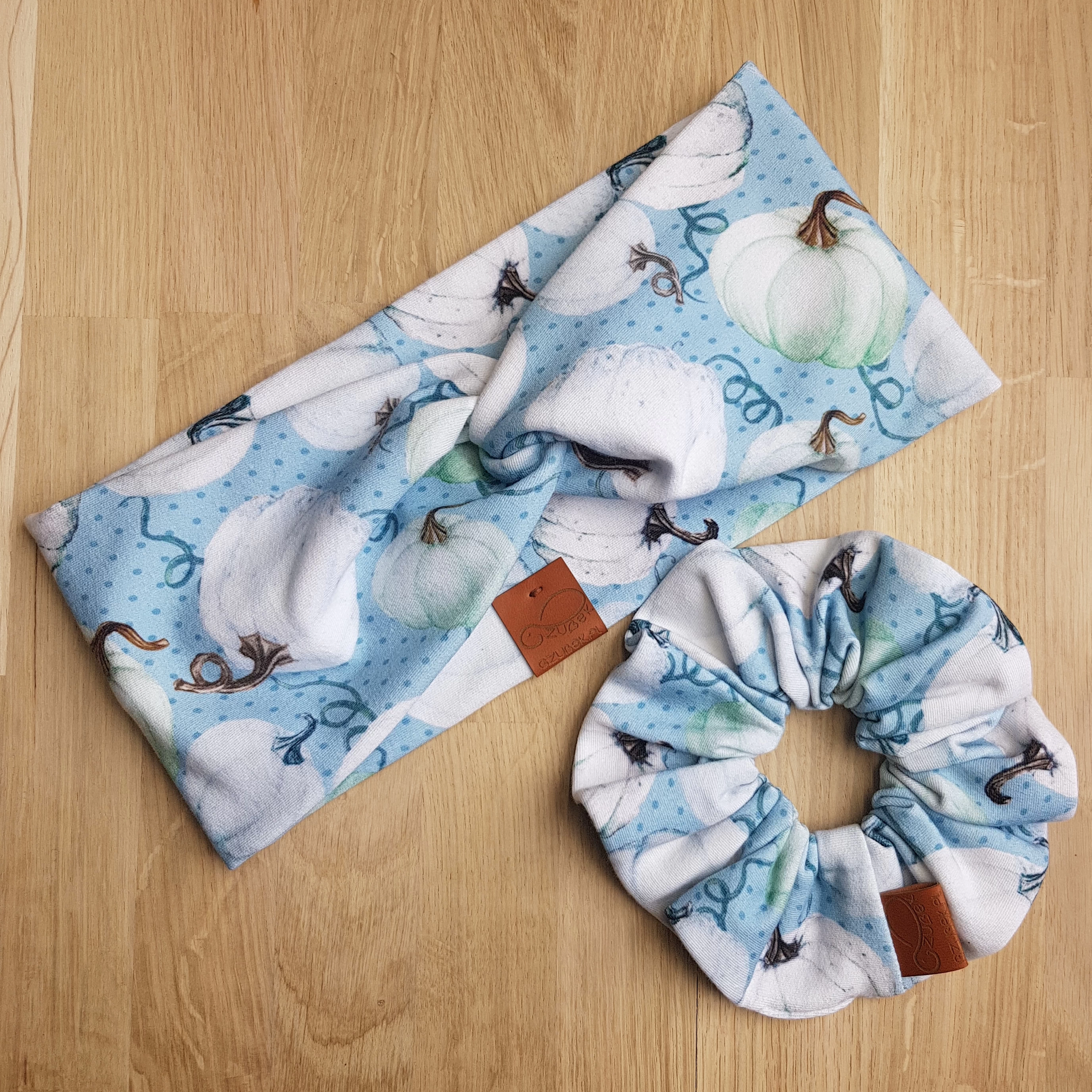 opaska na głowę, uszy, włosy z gumką scrunchie wzór magiczne dynie